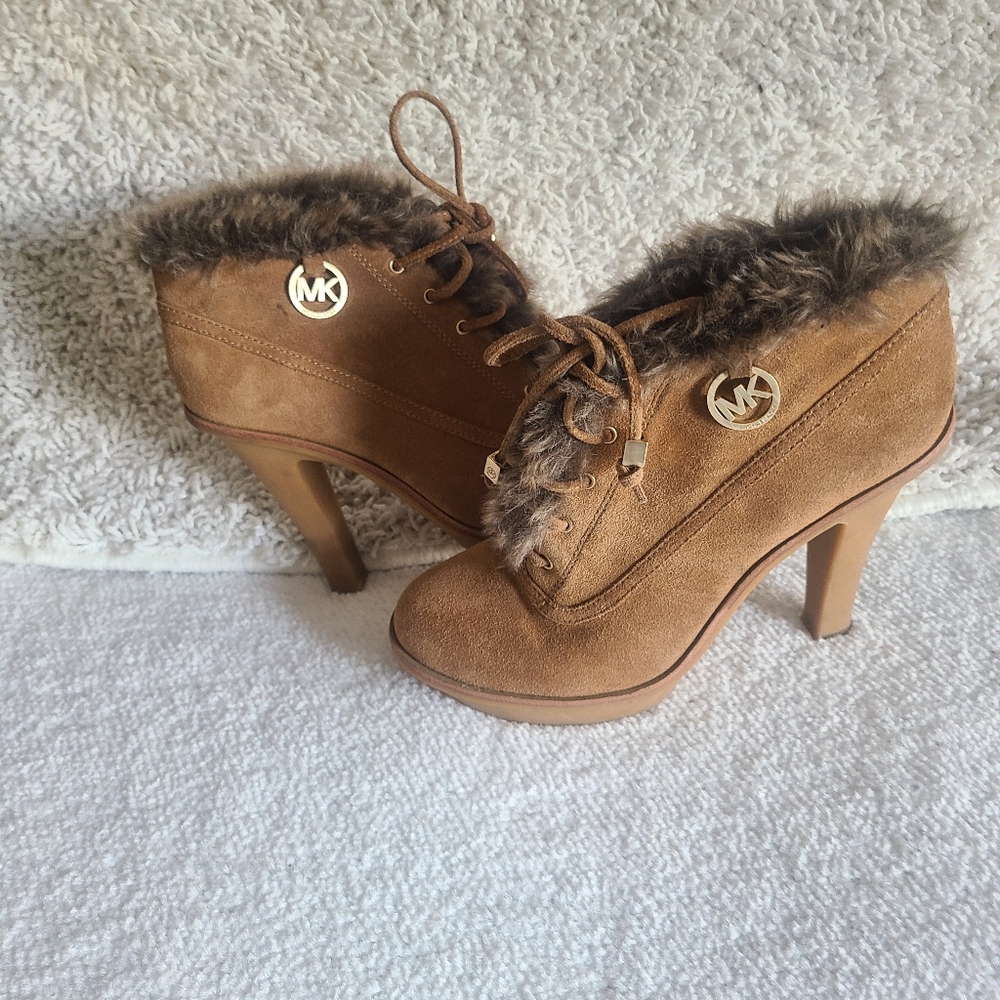 Micheal Kors tan heeled fur boots